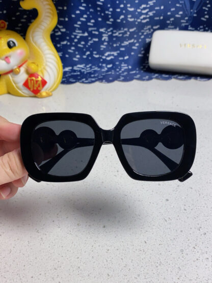 Versace fashion trend sunglasses - Image 5