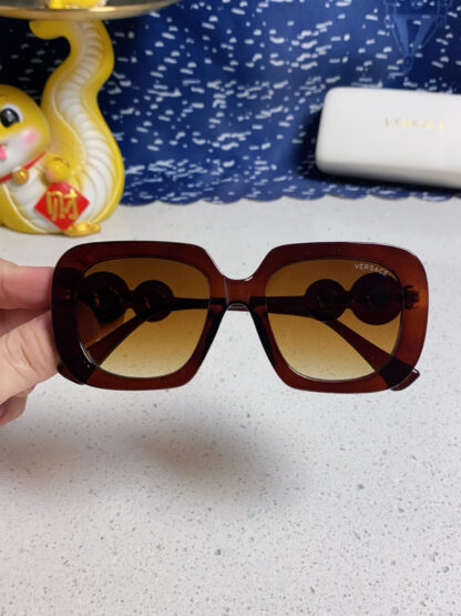 Versace fashion trend sunglasses - Image 5