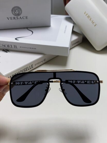 Versace fashion trend sunglasses - Image 4