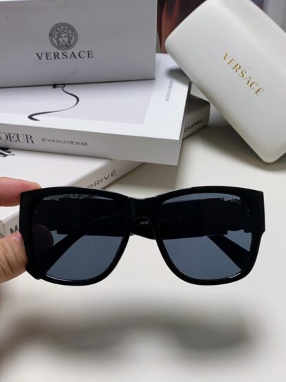 Versace fashion trend sunglasses - Image 4