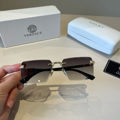 Versace fashion trend sunglasses - Image 4