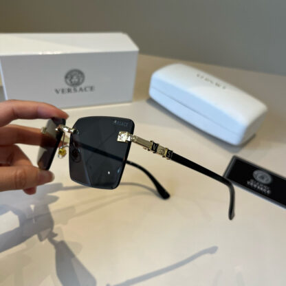 Versace fashion trend sunglasses - Image 4