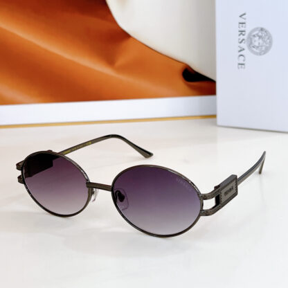 Versace fashion trend sunglasses - Image 4