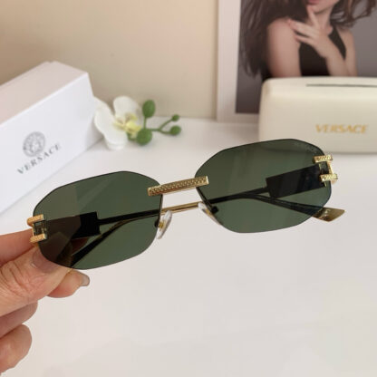 Versace fashion trend sunglasses - Image 4