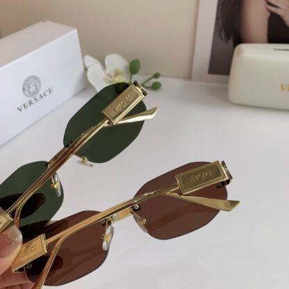 Versace fashion trend sunglasses - Image 4