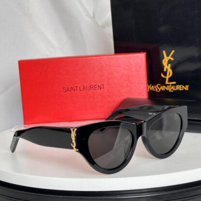 Yves Saint Laurent fashion sunglasses - Image 4
