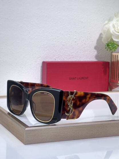 Yves Saint Laurent fashion sunglasses - Image 4