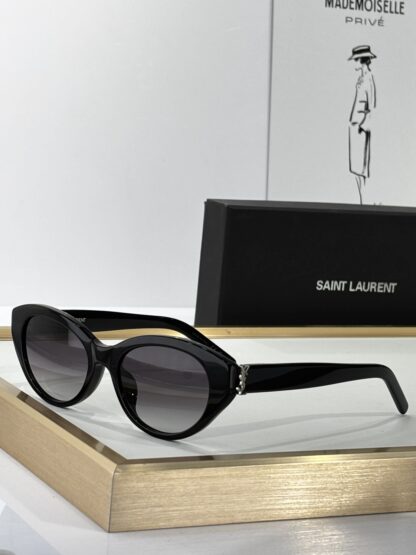 Yves Saint Laurent fashion sunglasses - Image 4