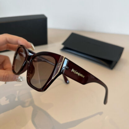 Yves Saint Laurent fashion sunglasses - Image 3