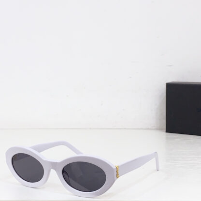 Yves Saint Laurent fashion sunglasses - Image 4