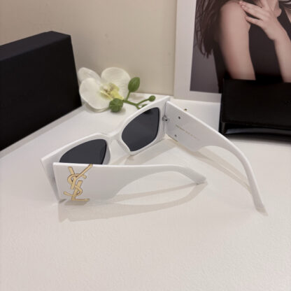 Yves Saint Laurent fashion sunglasses - Image 4