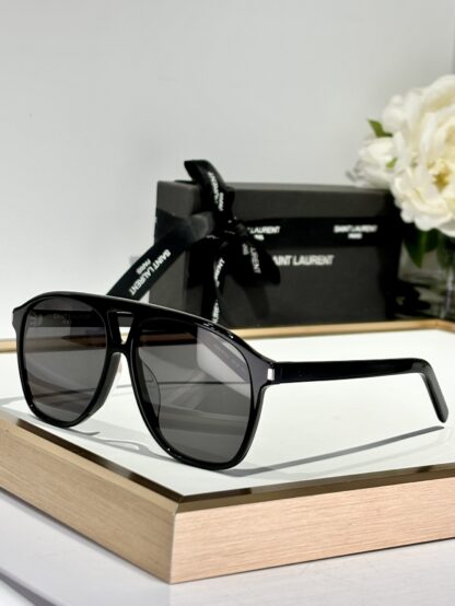 Yves Saint Laurent fashion sunglasses - Image 4