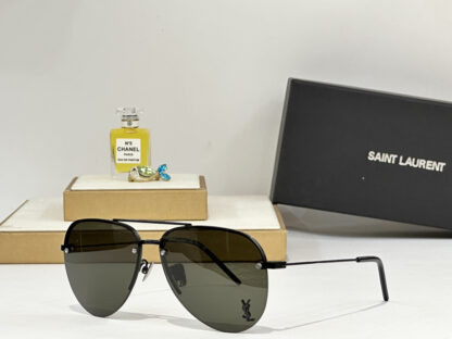 Yves Saint Laurent fashion sunglasses - Image 4
