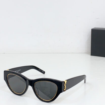 Yves Saint Laurent fashion sunglasses - Image 4