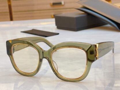 Yves Saint Laurent fashion sunglasses - Image 4