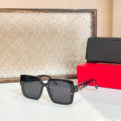 Yves Saint Laurent fashion sunglasses - Image 4
