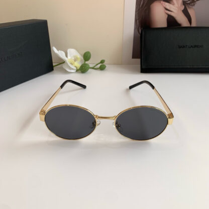 Yves Saint Laurent fashion sunglasses - Image 4