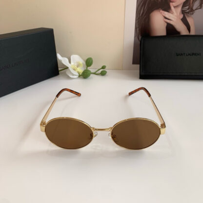 Yves Saint Laurent fashion sunglasses - Image 4