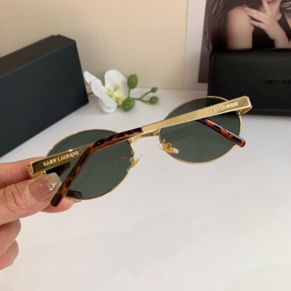 Yves Saint Laurent fashion sunglasses - Image 4