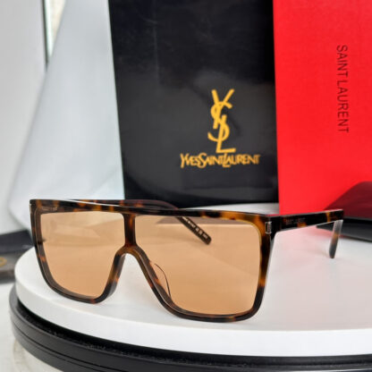 Yves Saint Laurent fashion sunglasses - Image 4
