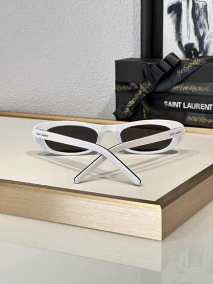 Yves Saint Laurent fashion sunglasses - Image 4