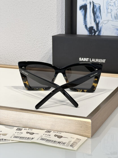 Yves Saint Laurent fashion sunglasses - Image 4