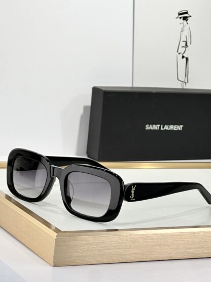 Yves Saint Laurent fashion sunglasses - Image 5
