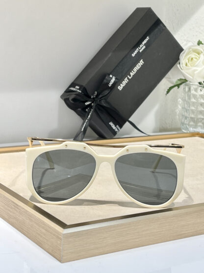 Yves Saint Laurent fashion sunglasses - Image 4