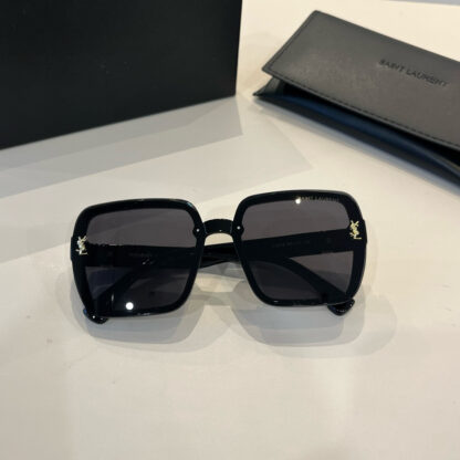 Yves Saint Laurent fashion sunglasses - Image 4