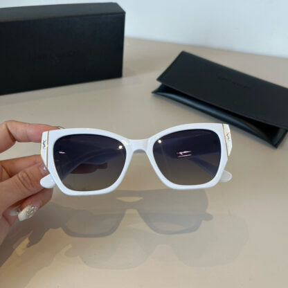 Yves Saint Laurent fashion sunglasses - Image 5