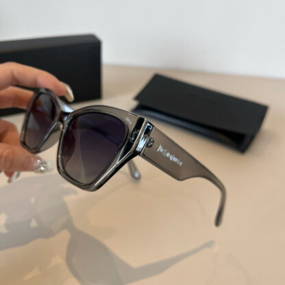 Yves Saint Laurent fashion sunglasses - Image 4