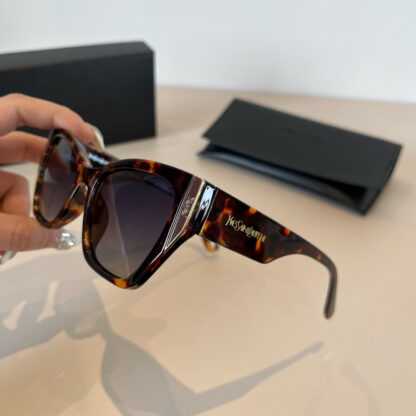 Yves Saint Laurent fashion sunglasses - Image 5