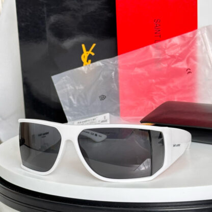 Yves Saint Laurent fashion sunglasses - Image 4