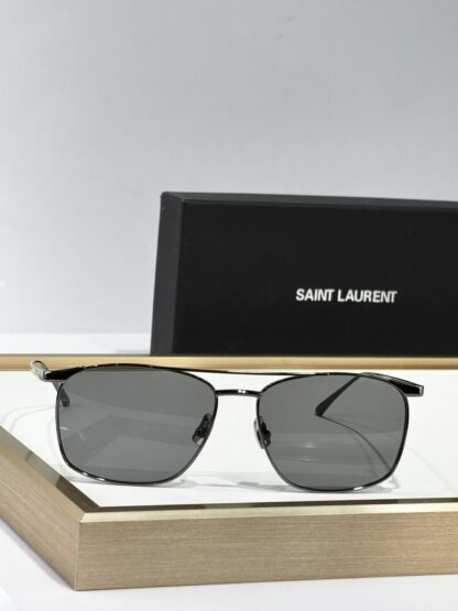 Yves Saint Laurent fashion sunglasses - Image 4