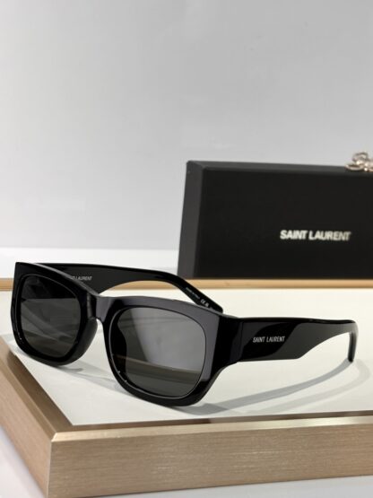 Yves Saint Laurent fashion sunglasses - Image 4