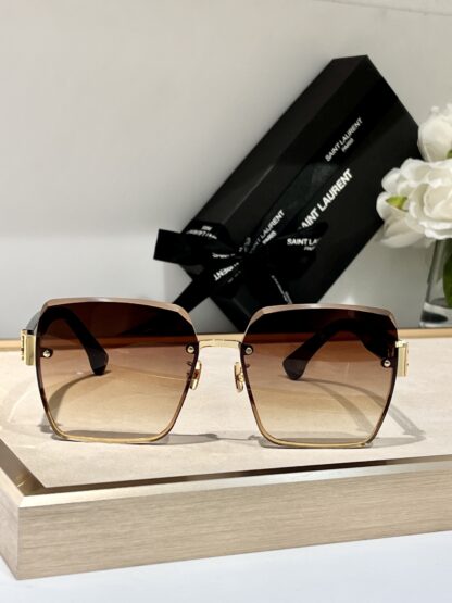 Yves Saint Laurent fashion sunglasses - Image 4