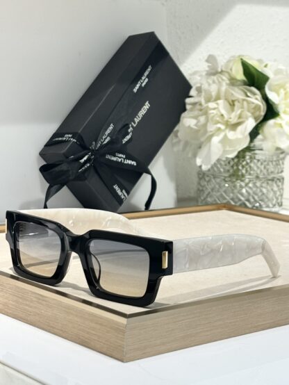 Yves Saint Laurent fashion sunglasses - Image 3