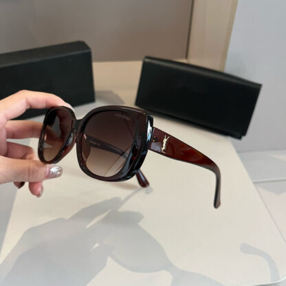 Yves Saint Laurent fashion sunglasses - Image 4