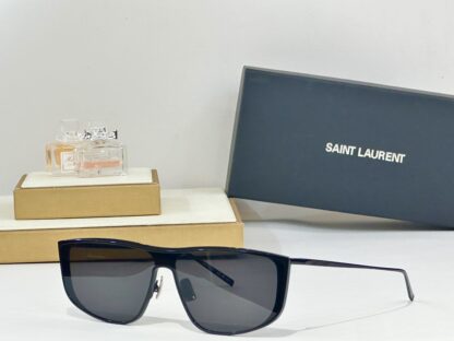 Yves Saint Laurent fashion sunglasses - Image 4