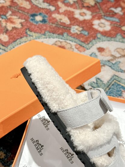 Hermès autumn and winter must-have stylish and comfortable apricot gray wool slippers - Image 4