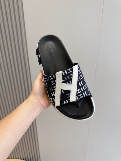 Hermès men's ultra-light and comfortable black and white slippers - Image 4