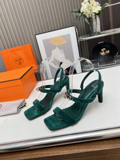 Hermès handmade stiletto sandals in dark green - Image 4