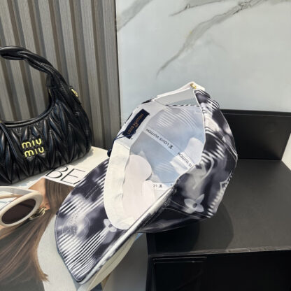 Louis Vuitton versatile fashion baseball cap - Image 4