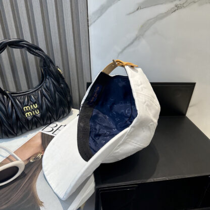 Louis Vuitton versatile fashion baseball cap - Image 4