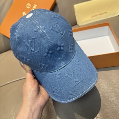 Louis Vuitton large logo embossed baseball cap - Image 4