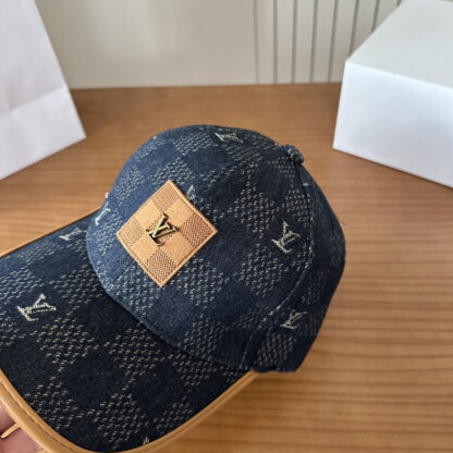 Louis Vuitton lightweight breathable baseball cap for men and women - Image 3