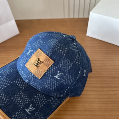 Louis Vuitton lightweight breathable baseball cap for men and women - Image 4