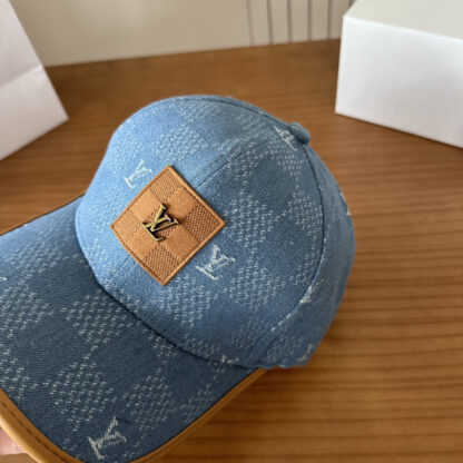 Louis Vuitton lightweight breathable baseball cap for men and women - Image 4