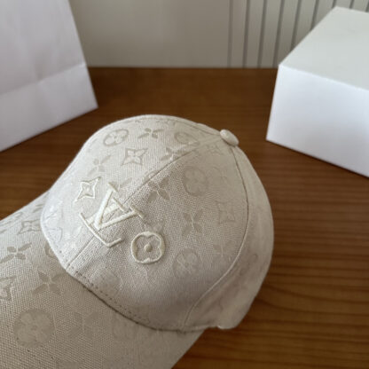Louis Vuitton lightweight breathable baseball cap for men and women - Image 4
