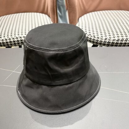 Dior's versatile bucket hat - Image 5